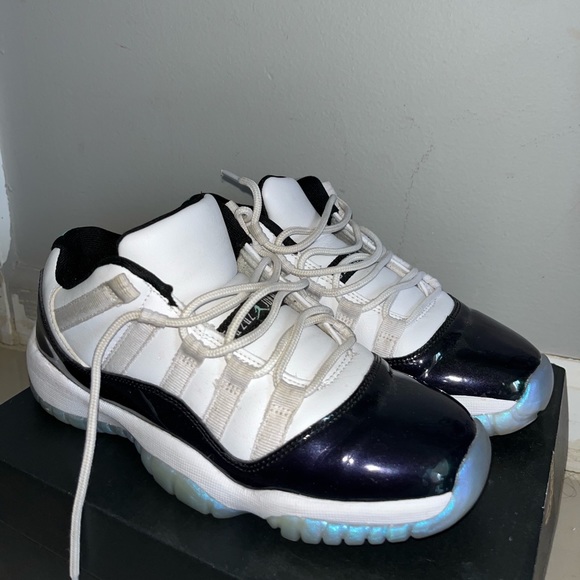 Jordan Shoes - Jordan 11 Low Retro Emerald
